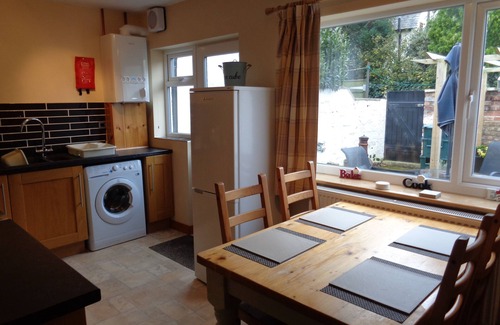 Conwy Cottage | Conwy quaint cottage sleeps 4 + cot, fast WIFI , private enclosed courtyard