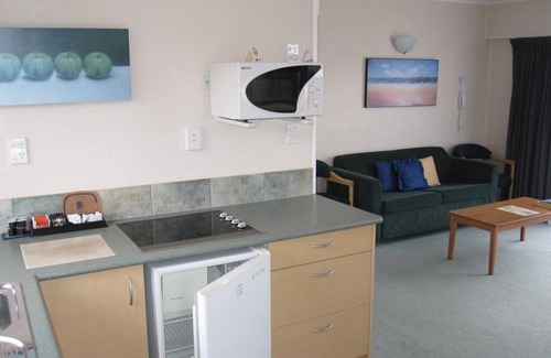 Haruru Hotel | Cook's Lookout Motel