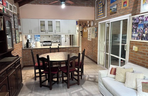 Don Torcuato House | Cool 4-bedroom chalet in Don Torcuato with WiFi access