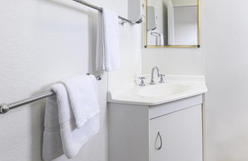 West Mackay Hotel | Cool Palms Motel