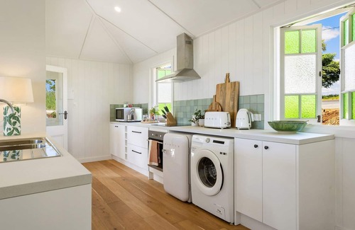 Ewingsdale Cottage | Coolamon Studio - hinterland escape with sea views