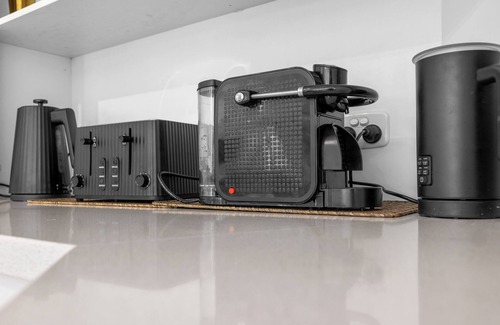 Coolum Beach House | Coolum Country Retreat with Pool and Spa