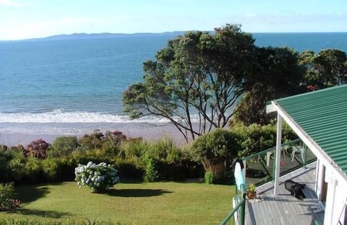 Coopers Beach Cottage | Coopers Beach Retreat-Tui cottage, a modern kiwi beachfront bach. Pet Friendly