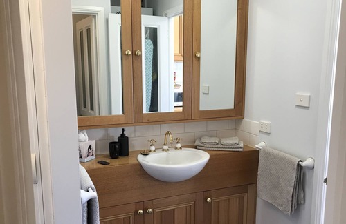 Battery Point Cottage | Coopers Cottage Battery Point