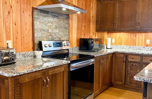Maryland Cabin | Cooperstown/Oneonta- Sunset Lodge at Old World Village