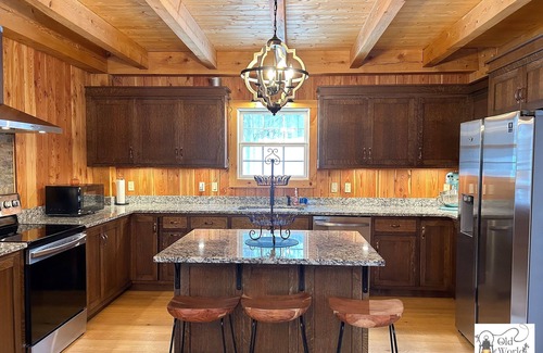 Maryland Cabin | Cooperstown/Oneonta- Sunset Lodge at Old World Village