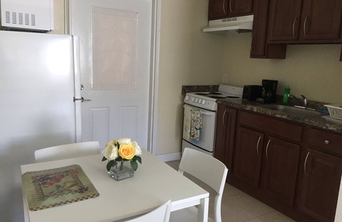 Lauderdale-by-the-Sea Apartment | Coral Key Inn