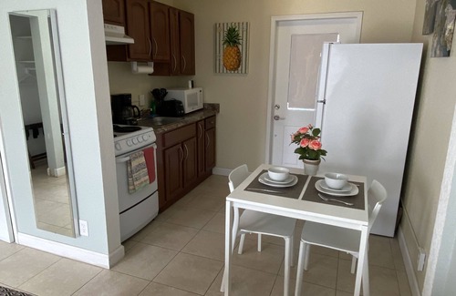 Lauderdale-by-the-Sea Apartment | Coral Key Inn