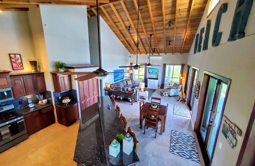 Isla de Utila House | Coral Ridge House Main Floor 2bed/2bath-walkout diving/snorkel