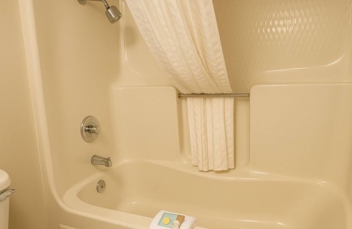 Fairfield Hotel | Coratel Inn by Jasper Iowa Fairfield