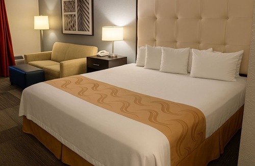 Fairfield Hotel | Coratel Inn by Jasper Iowa Fairfield