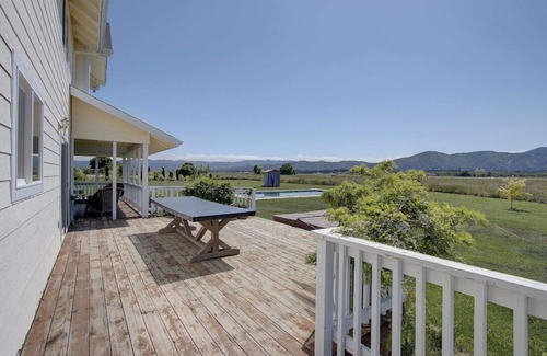 Lakeport House | CORPORATE or FAMILY RETREAT/ORGANIC FARM