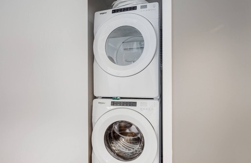 Brossard Apartment | Corporate Stays| Lumeo | Spacious and modern 1BR