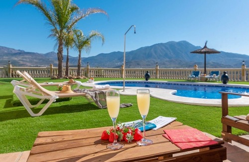 Vinuela Cottage | Cortijo Angela Viñuela by Ruralidays