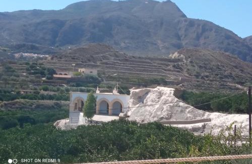 Terque House | Cortijocueva con encanto natural