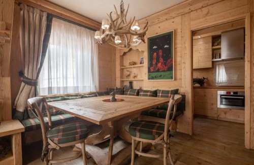 Cortina d'Ampezzo Apartment | Cortina Deluxe Chalet R&R