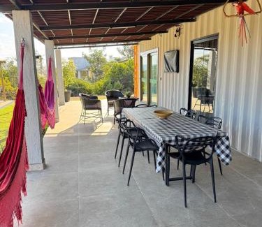 Alexania House | Corumbá 4 - Casa Contêiner com Piscina Aquecida