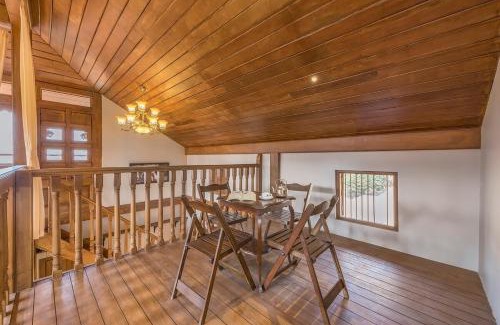 Ambavna House | CosmicStays Parambi Cozy Farmstay & Vintage Charm