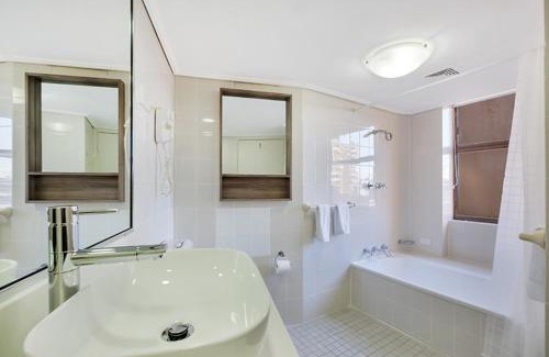 Sydney Central Business District Apartment | Cosmopolitan apartment at College St