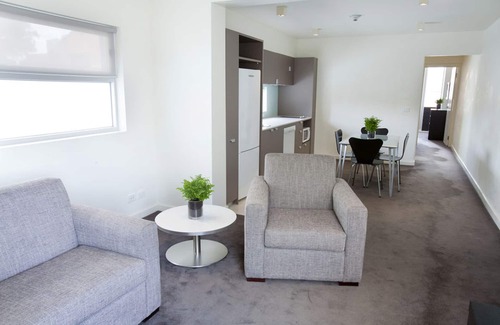 St Kilda Hotel | Cosmopolitan Hotel and Apartments
