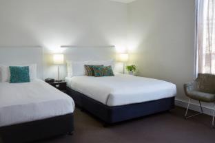 St Kilda Hotel | Cosmopolitan Hotel and Apartments