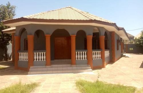 Brufut House | Costal Road hideout!