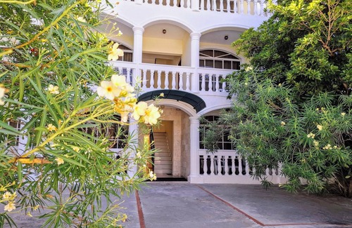 Costambar Apartment | Costambar Beachside Apartment With Pool