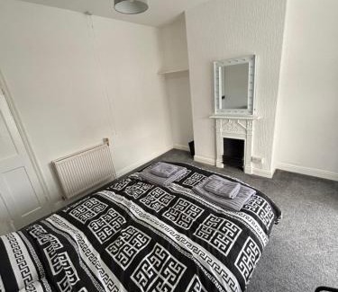 Hull House | Cosy 2-Bed Home with 5G Wi-FI