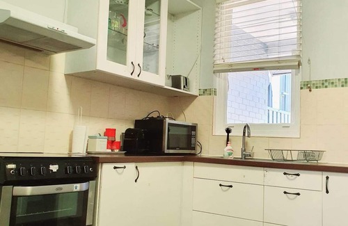 Kensington House | Cosy 2 Bedroom Cottage, enclosed big Backyard for Kids π¨βπ¨βπ¦ & FurKid πΆ
