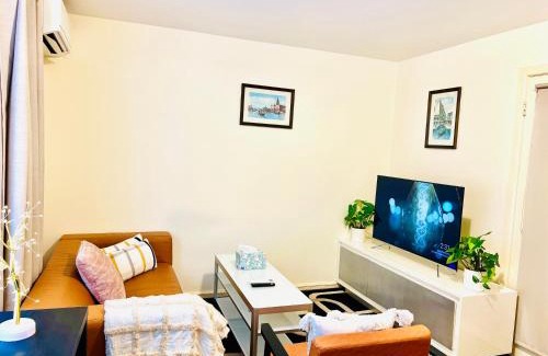 Hawthorn East Apartment | Cosy and Conveniently located 2BR Apt in Hawthorn