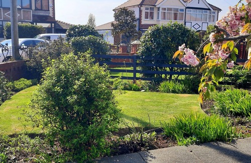 Irby House | Cosy and Stylish House on the Coast Near Liverpool