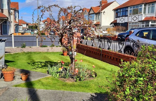 Irby House | Cosy and Stylish House on the Coast Near Liverpool