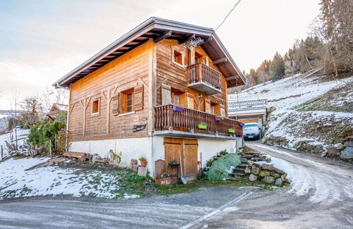 Saint-Gervais-les-Bains Apartment | Cosy apartment for 4 guests with WIFI, TV, balcony and parking