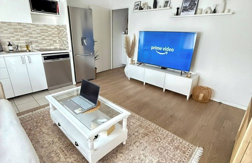 Louvres Apartment | Cosy apartment 10min from CDG Airport, 1 min walk from RER station (20 min to Paris)