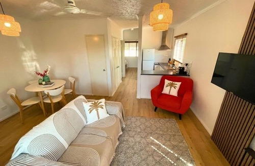 Holloways Beach Apartment | Cosy Apartment by the Beach - Holloways Beach, Cairns