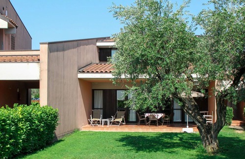 Crociale Apartment | Cosy apartment for 4 guests with pool, WIFI, A/C, TV, terrace, pets allowed and parking