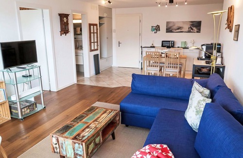 Trin Apartment | Cosy apartment for 2 people with WIFI, TV, balcony, pets allowed and panoramic view