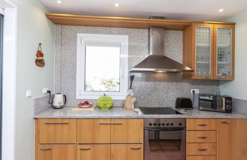 San Jorge Apartment | Cosy apartment for 4 people with A/C, WIFI, pool, TV, terrace and parking