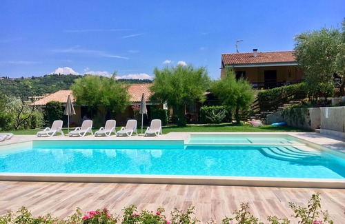 Garda Apartment | Cosy apartment for 4 guests with pool, WIFI, A/C, TV and terrace