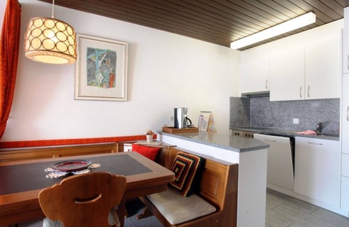 Acletta Apartment | Cosy apartment for 4 people with WIFI, TV, balcony, pets allowed and parking