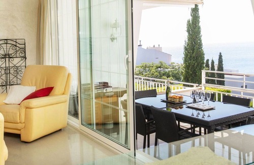 Tossa de Mar Apartment | Cosy apartment for 6 guests with WIFI, pool, TV and terrace