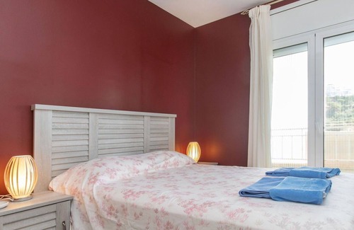 Tossa de Mar Apartment | Cosy apartment for 6 guests with WIFI, pool, TV and terrace