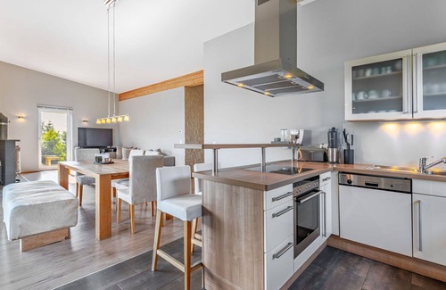 Sankt Urban Apartment | Cosy apartment for 6 people with WIFI, TV, balcony, pets allowed and parking