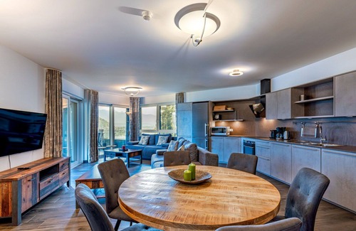 Annenheim Apartment | Cosy apartment for 3 people with WIFI, TV, balcony and parking