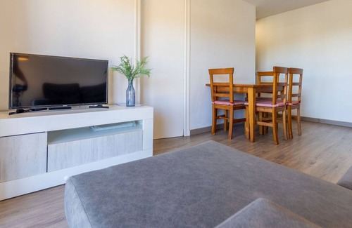 Torredembarra Apartment | Cosy apartment for 4 guests with WIFI, TV and terrace
