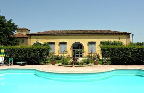 Scarperia e San Piero Villa | Cosy apartment in villa for 2 guests with WIFI, pool, TV and panoramic view