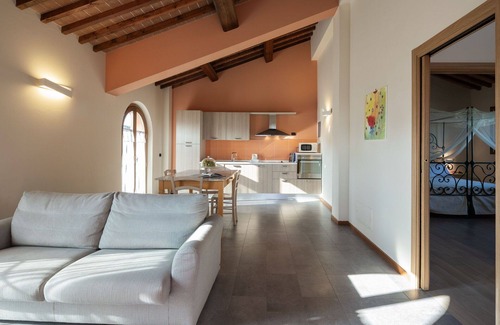 Larciano House | Cosy apartment in villa for 4 guests with pool, WIFI, A/C, TV and panoramic view
