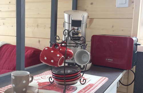 Les Claux Apartment | Cosy apartment, private basement and outdoor parking, 100m from the slopes