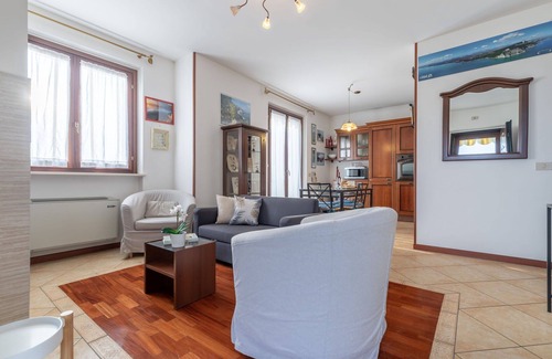 Loreto Apartment | Cosy apartment with WIFI, A/C, TV, terrace, pets allowed, panoramic view, close to Porto Recanati