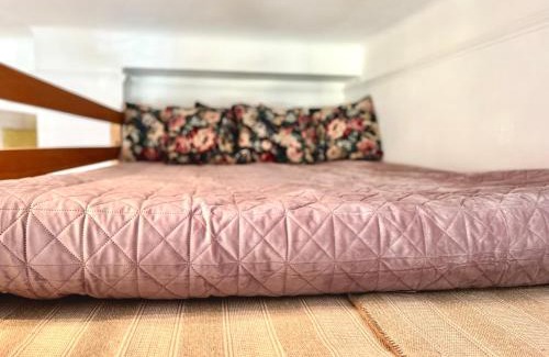 Castle Hill Apartment | Cosy Art flat át downtown
